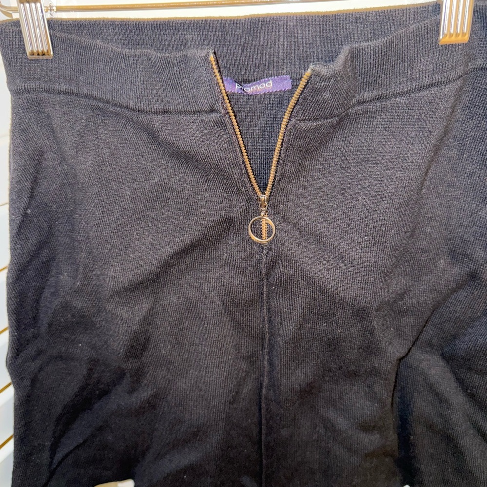 Warm mini skirt on a zipper